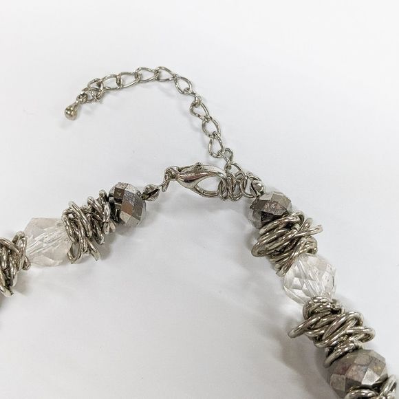 Erica Lyons Silvertone and Dyed Howlite Chunky Necklace - Picture 2 of 4